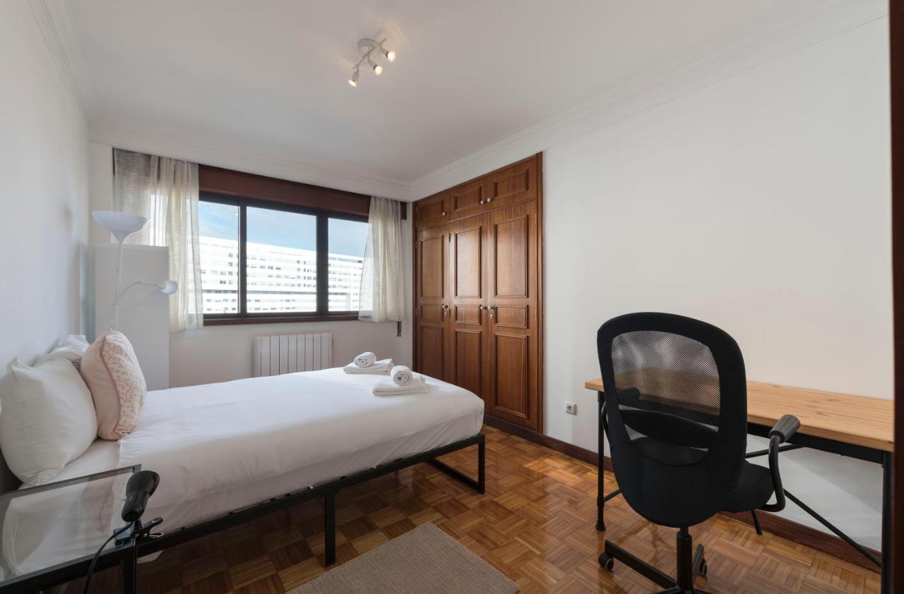 Lovelystay - Charming 3Br Flat W/ Free Parking In Devesas Vila Nova de Gaia Exterior foto