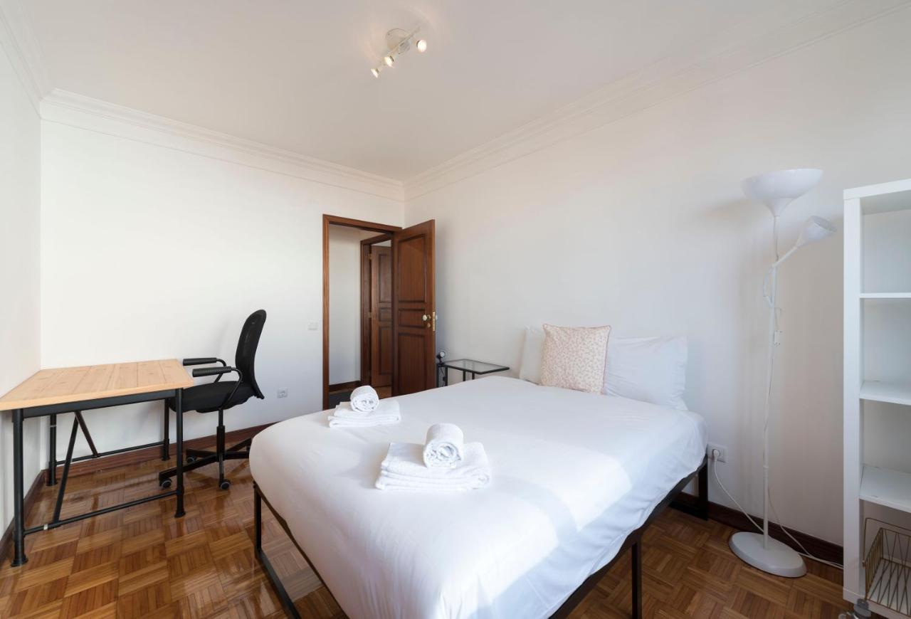 Lovelystay - Charming 3Br Flat W/ Free Parking In Devesas Vila Nova de Gaia Exterior foto